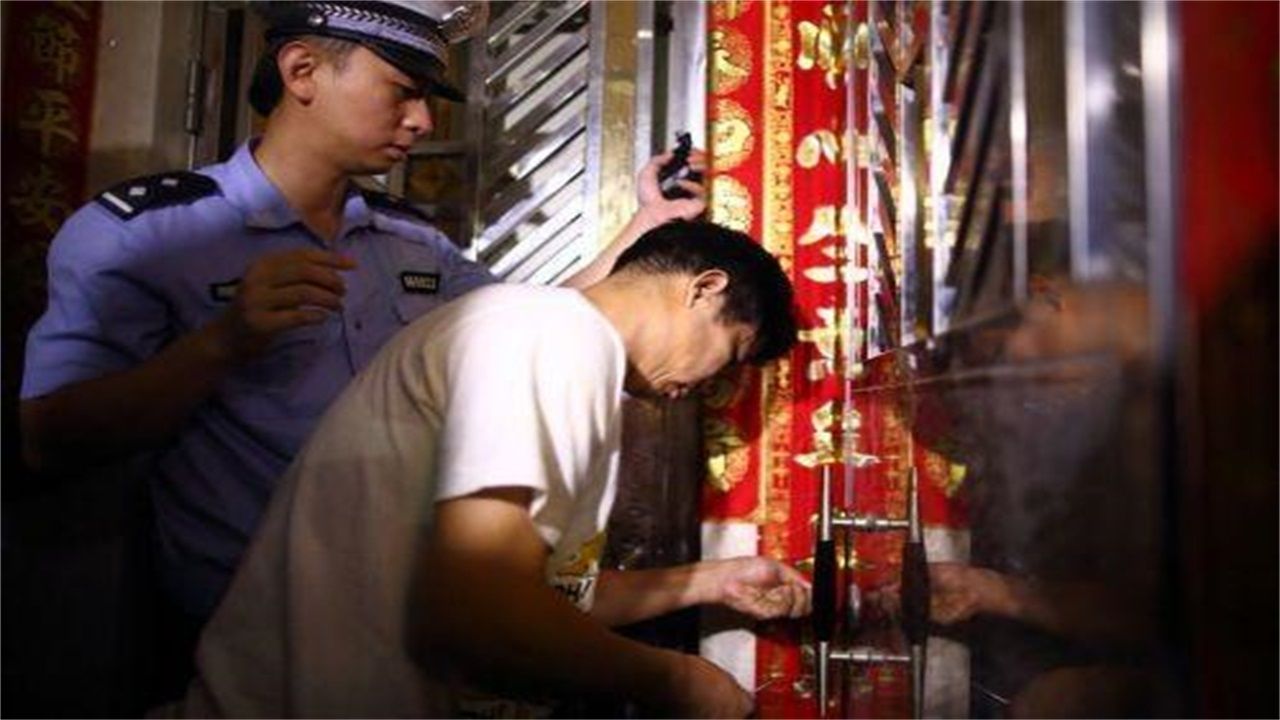 绍兴请开锁师傅开了锁后，师傅为什么一般都不进门，就算主人请也不进去？